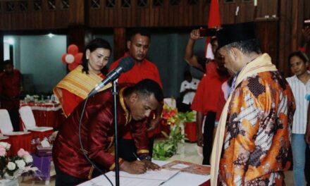 Thomas Maturbongs Resmi Jabat Ketua DPD Amkay Tanimbar