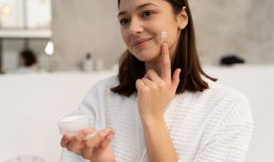 Attachment for 4 Tips Terbaik Memilih Pelembab untuk Kulit Berminyak Agar Tetap Segar Tanpa Kilau Excessif